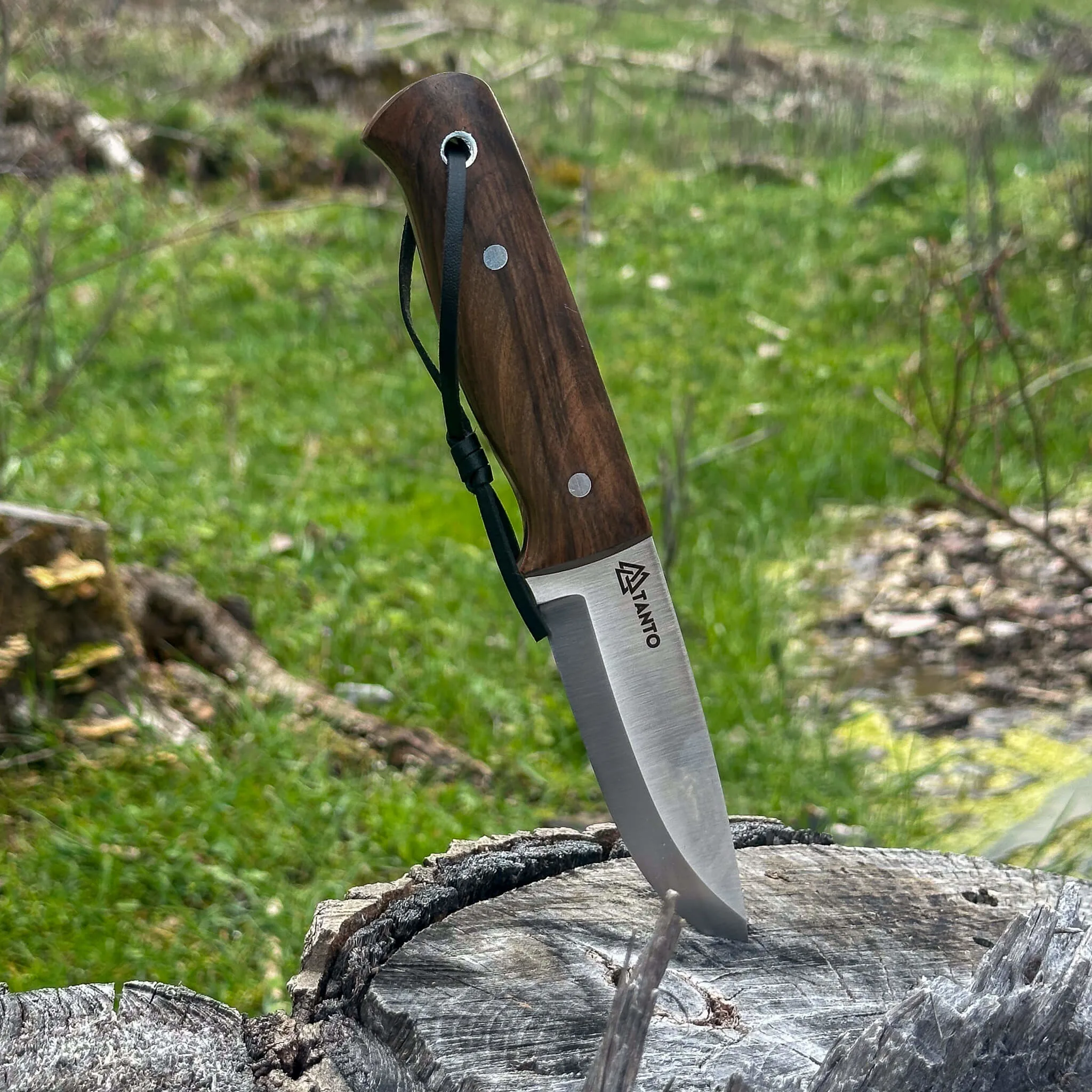 4116 Bushcraft Bıçağı 22.5 cm Ceviz Saplı 